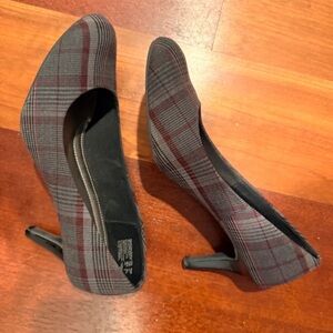 Comfort Plus by Predictions Plaid Heels